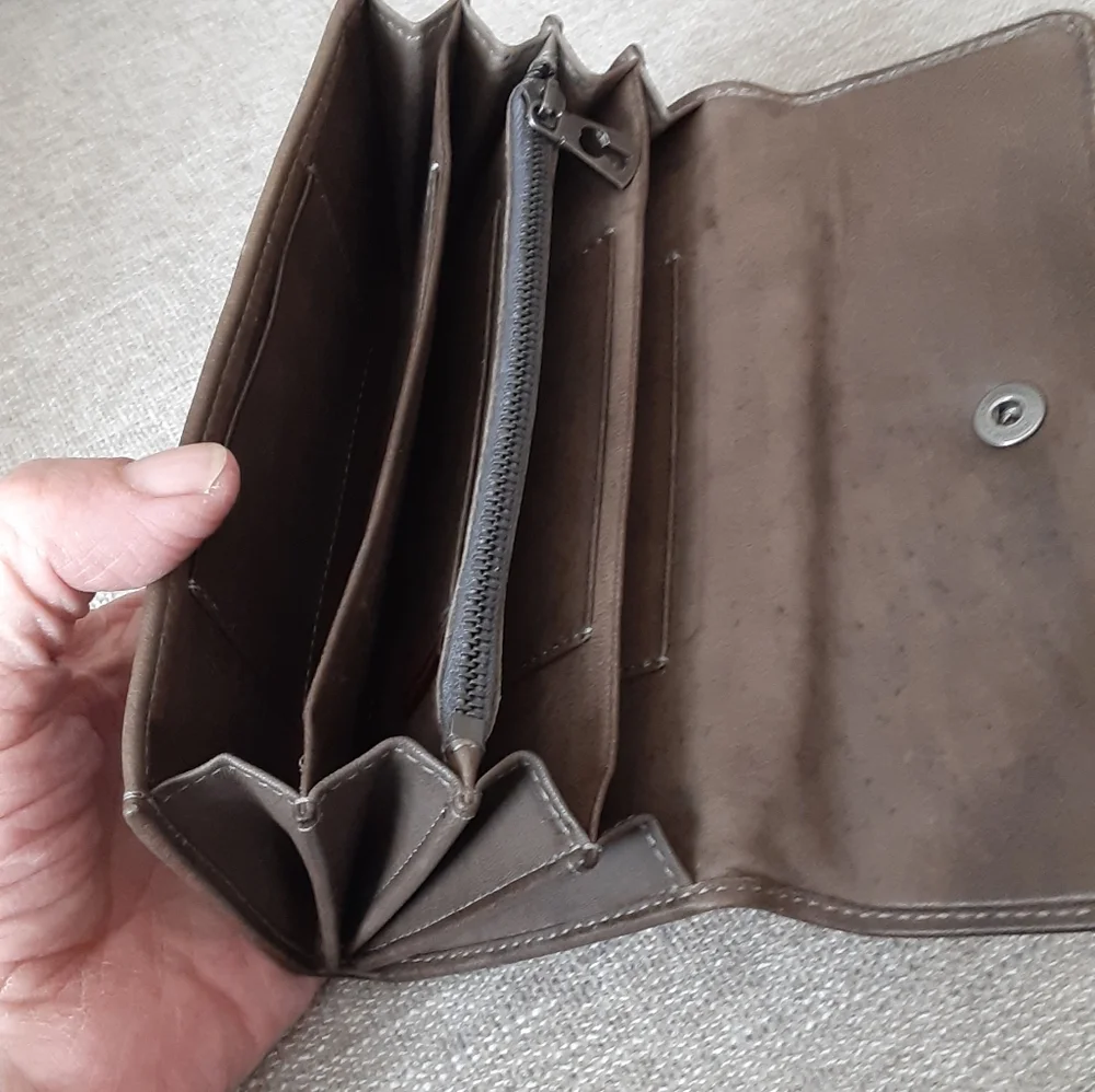 Benheart Brown Leather Snap Wallet - Picture 5 of 11
